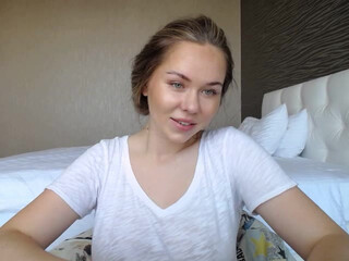 Linda 0nline rebellious slut licks dildo