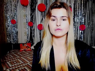 Lola Tern young bitch caresses shaved holes