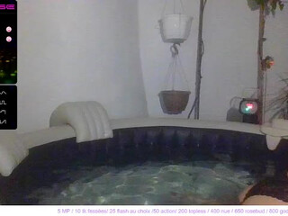 lovegame4 gorgeous chick fucks cunt with phallus