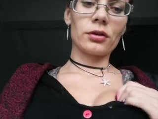 M1Lana very small narrow cap