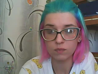 malvinella crazy passion fingering shaved pussy