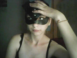 Milesta2 wonderful mother pulls the cap with her fingers