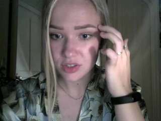 MissSunOh experienced trash cram hand in both their holes