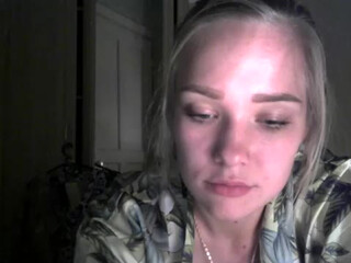 MissSunOh fun with a toy