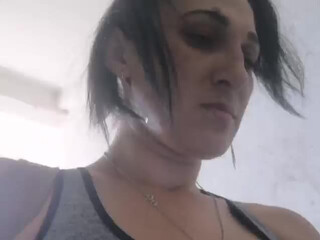 MS-86 black-haired beauty communicates in fries