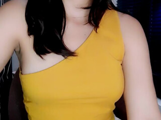 monycat  busty woman chatting in chat