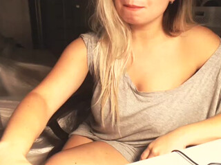 NIESPOTYKANA  Naughty blonde