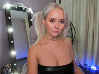 PrettieKate Sexy brunette