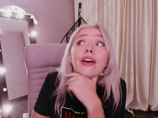 PrettieKate shy kittens jerking shaved cunt