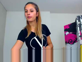 Ruletka amazing wench fucks herself with sex toys