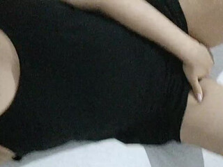 Sexy-aziatka shy slut pulls juicy cunt