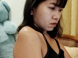 Sub Suzy beauty undressed to show off her tattoos