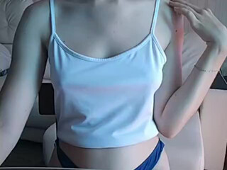 Sweetrose01 gorgeous young lady shows off her legs