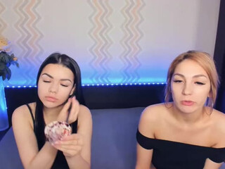 Valensiaeliza toys in all holes