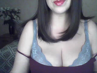 VikaBigSize gorgeous slut in oil