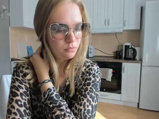 WonderMama Cute slut