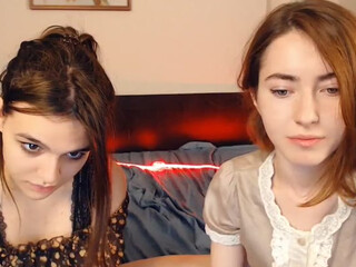 VienaNelsa busty hottie gently jerks her cunt