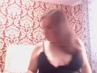 Zlatenok cums from masturbation in front of the camera