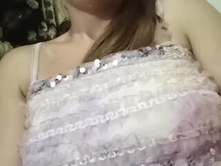 yyuulliiaaa gorgeous babe took off her panties and bra