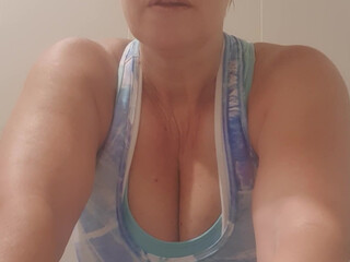 sexymatureaussielady manyvids onlyfans sponge courtesan in the office spoils himself with pleasures