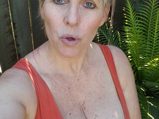 sexymatureaussielady manyvids onlyfans shy babe shows her natural tits