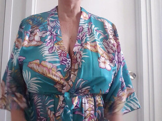 sexymatureaussielady manyvids onlyfans incredible shows off gorgeous boobs