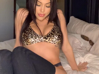 raineyjames manyvids onlyfans plump bitch massages nipples