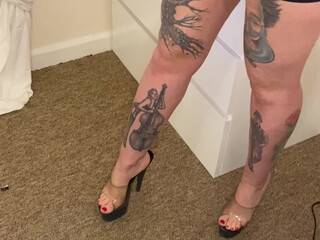 gthatass manyvids onlyfans full breasted girl caresses shaved cunt