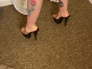 gthatass manyvids onlyfans hot lady plants hand in anus