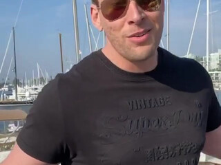 farrahabraham manyvids onlyfans slim confused gently squeezes vagina