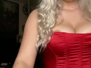 emilyright manyvids onlyfans hot prostitute poses in shorts