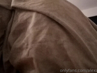 alexatomasx manyvids onlyfans cute chick jerks both holes