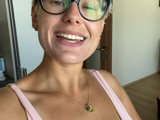 angelwicky manyvids onlyfans juicy babe fucks her shaved pussy