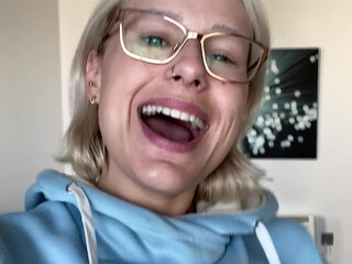 angelwicky manyvids onlyfans shows chest