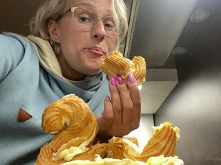 angelwicky manyvids onlyfans creature