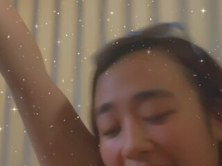 amiyummy manyvids onlyfans showing off her body