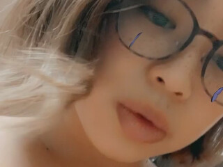 amiyummy manyvids onlyfans slut female fucks both holes