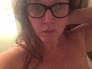 mrssiren manyvids onlyfans beauty is resting with pussy