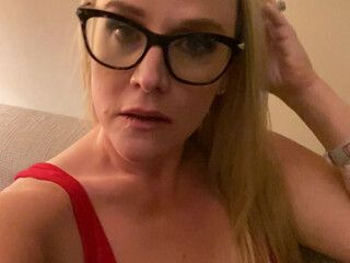 mrssiren manyvids onlyfans insatiable confused caresses mammary glands