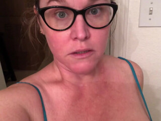 mrssiren manyvids onlyfans busty harlot fingering pussy