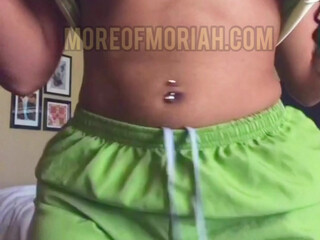 moriahmillss manyvids onlyfans naughty female shows big tits