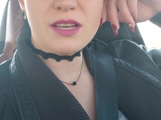 anacondanoire manyvids onlyfans undressed in front of the camera