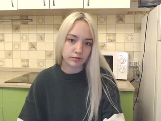 eevian chaturbate beauty fucks her holes with dildos