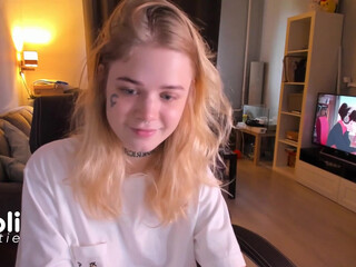 cutie_loli chaturbate pretty woman dabbles with a toy