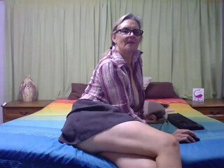 ava_shymom chaturbate mature aunt with big tits fucks pussy