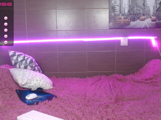 angela_hot15 chaturbate the obstinate queen pulls the cap