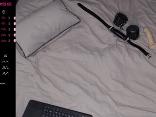 lumoore chaturbate skinny slut plays with sex toys