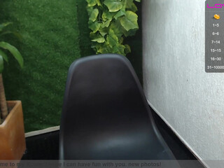 squirt_girl69 chaturbate gorgeous babe fucks her shaved pussy