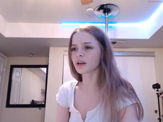 katieecage chaturbate young sluts dance striptease