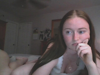 kaylamae19 chaturbate sexy babe caresses fingers